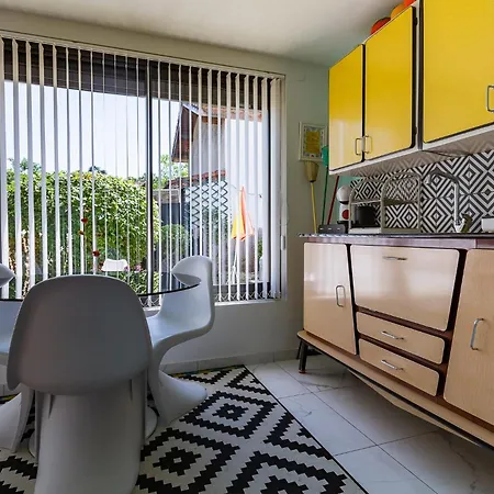 La Maison Pop Avec Piscine Pensjonat 3*